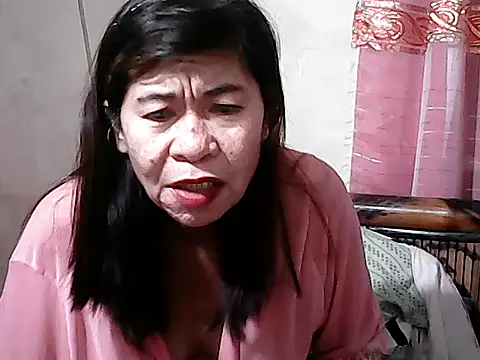 Snapshot of Hottestsexxy_Elynnn chatting on February 6, 2026, 7:15 am Hottestsexxy Elynnn online show from February 6, 2026, 7:15 am