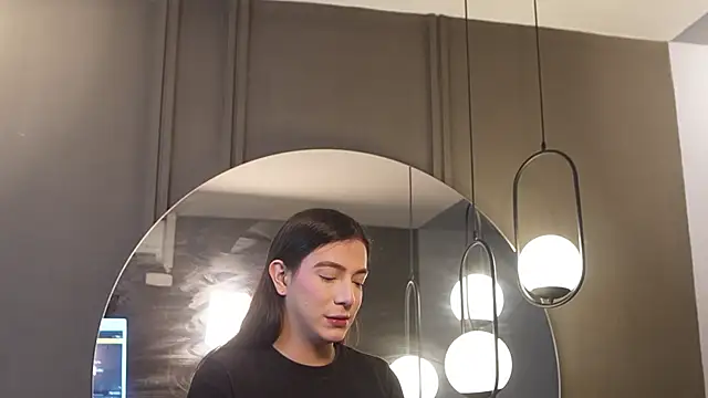 Ariaa Isabell online show from April 7, 2026, 6:32 pm