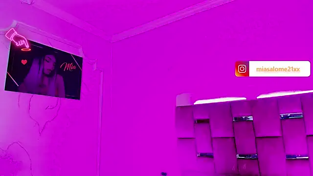 LADY-HOT-SEXY- online show from December 18, 2025, 8:45 pm