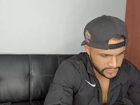 Snapshot of Pier_Simons chatting on October 2, 2025, 5:44 am Pier Simons online show from October 2, 2025, 5:44 am