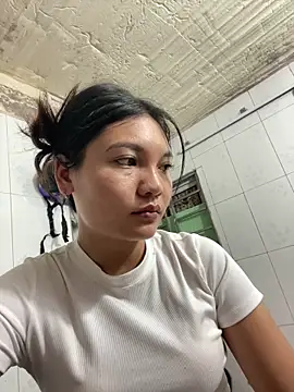 Snapshot of Duyen02 chatting on October 13, 2025, 10:21 pm Duyen02 online show from October 13, 2025, 10:21 pm