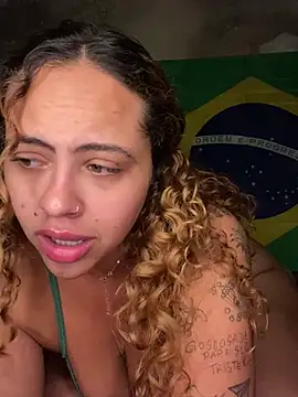 Snapshot of Chloe_Leaozinho chatting on June 20, 2026, 1:54 am Chloe Leaozinho online show from June 20, 2026, 1:54 am