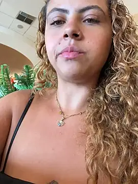 Snapshot of Chloe_Leaozinho chatting on March 4, 2026, 4:59 pm Chloe Leaozinho online show from March 4, 2026, 4:59 pm