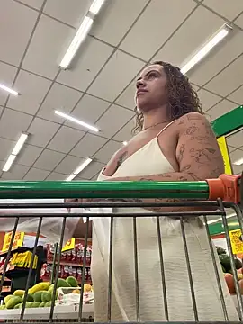 Snapshot of Chloe_Leaozinho chatting on February 3, 2026, 2:00 pm Chloe Leaozinho online show from February 3, 2026, 2:00 pm