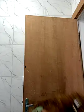 Chloe Leaozinho online show from November 4, 2025, 6:22 pm