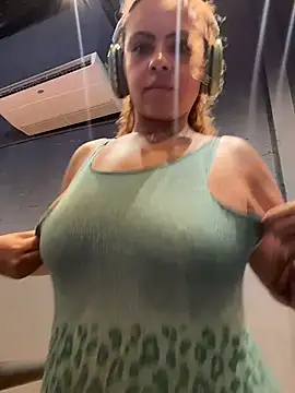 Snapshot of Chloe_Leaozinho chatting on February 22, 2026, 4:08 pm Chloe Leaozinho online show from February 22, 2026, 4:08 pm