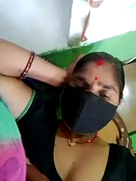 Snapshot of Suhani_cuty chatting on November 3, 2025, 7:57 am Suhani cuty online show from November 3, 2025, 7:57 am