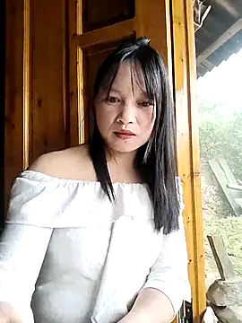 Snapshot of Tiyir597 chatting on October 4, 2025, 3:41 am Tiyir597 online show from October 4, 2025, 3:41 am