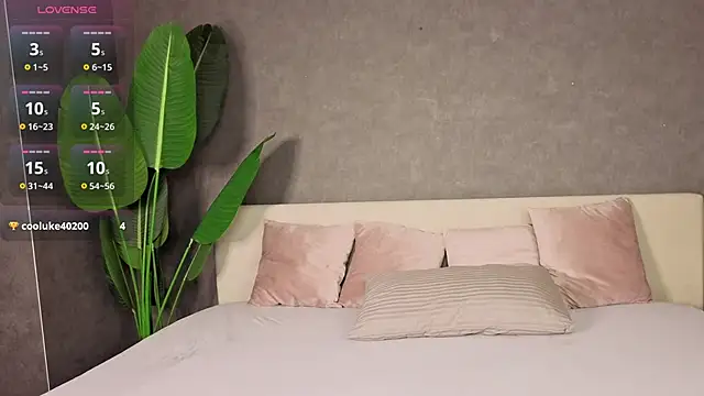 Megan Williamms online show from October 3, 2025, 1:09 am