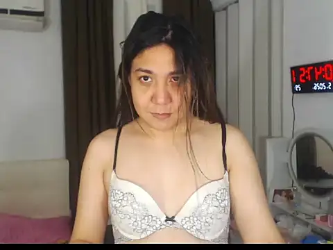 stellahugeX online show from May 3, 2026, 2:53 pm