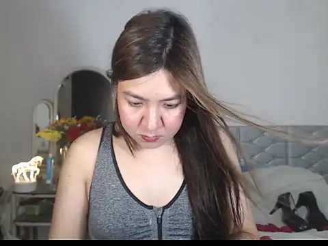 stellahugeX online show from November 30, 2025, 9:10 am