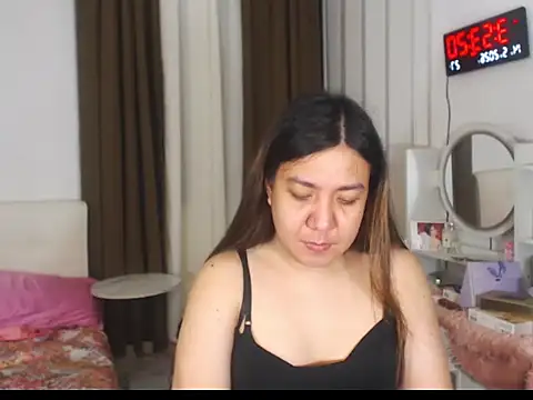 stellahugeX online show from May 13, 2026, 7:54 pm