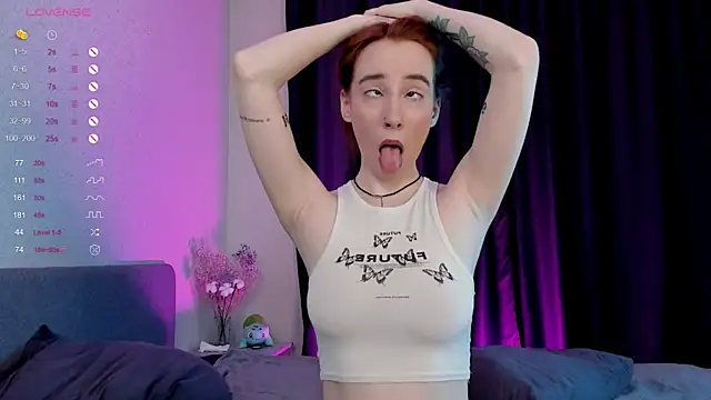 Snapshot of Honeyfern chatting on October 8, 2025, 11:16 pm Honeyfern online show from October 8, 2025, 11:16 pm