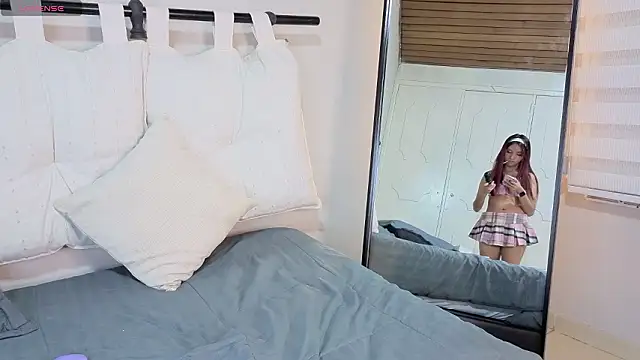 ashly jones  online show from March 10, 2026, 4:05 am