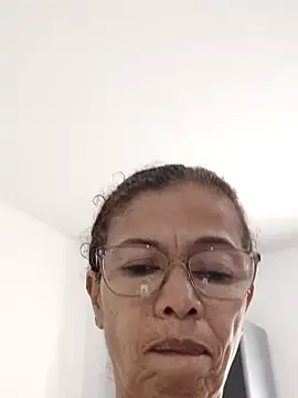 Snapshot of Merybeks chatting on October 27, 2025, 10:38 am Merybeks online show from October 27, 2025, 10:38 am