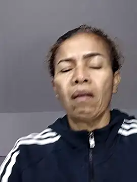 Snapshot of Merybeks chatting on November 16, 2025, 10:53 am Merybeks online show from November 16, 2025, 10:53 am