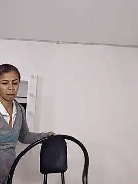 Snapshot of Merybeks chatting on November 25, 2025, 10:37 am Merybeks online show from November 25, 2025, 10:37 am