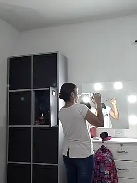 Snapshot of Merybeks chatting on October 9, 2025, 10:38 am Merybeks online show from October 9, 2025, 10:38 am