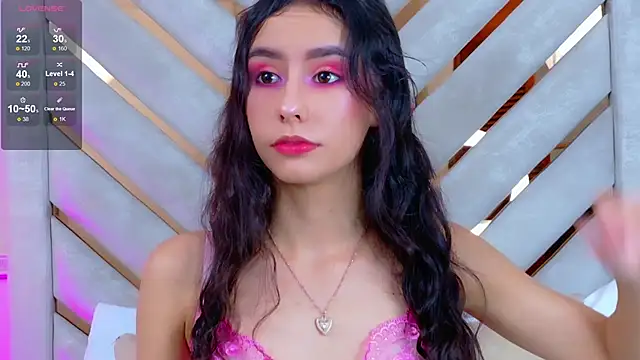 Sarah-Grace online show from November 12, 2025, 2:48 am