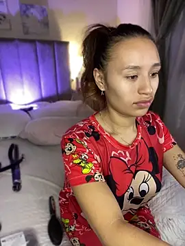 juliana-mancini online show from April 9, 2026, 10:10 am