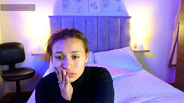 juliana-mancini online show from November 5, 2025, 6:22 pm