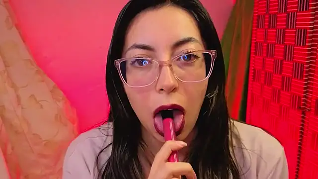 Snapshot of Miranda_sexlove_ chatting on December 20, 2025, 7:33 am Miranda sexlove online show from December 20, 2025, 7:33 am