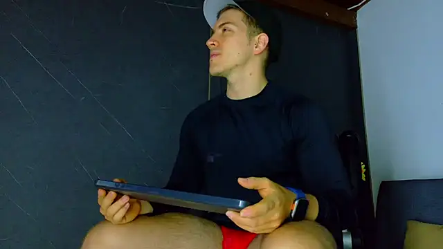 Snapshot of ALANNFERRER chatting on January 13, 2026, 10:19 am ALANNFERRER online show from January 13, 2026, 10:19 am