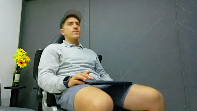 Snapshot of ALANNFERRER chatting on January 7, 2026, 10:31 am ALANNFERRER online show from January 7, 2026, 10:31 am