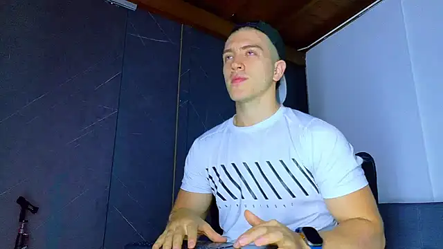 Snapshot of ALANNFERRER chatting on February 5, 2026, 10:11 am ALANNFERRER online show from February 5, 2026, 10:11 am