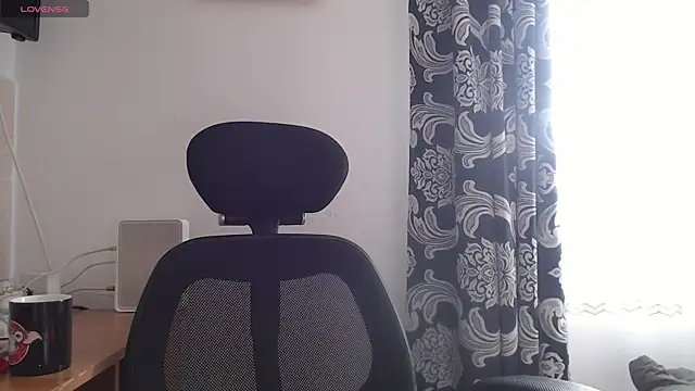 Snapshot of RosieHayes chatting on November 17, 2025, 10:19 am RosieHayes online show from November 17, 2025, 10:19 am