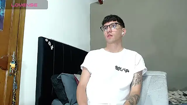 Matteo12  online show from February 27, 2026, 9:47 pm