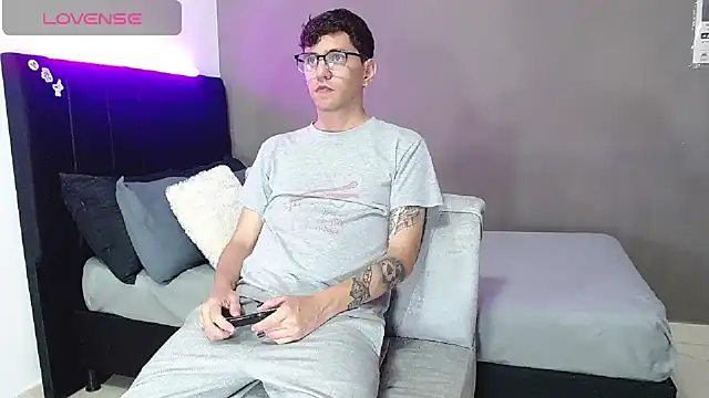 Matteo12  online show from March 13, 2026, 5:12 am