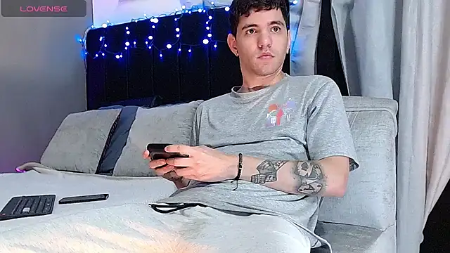 Matteo12  online show from November 29, 2025, 6:24 am