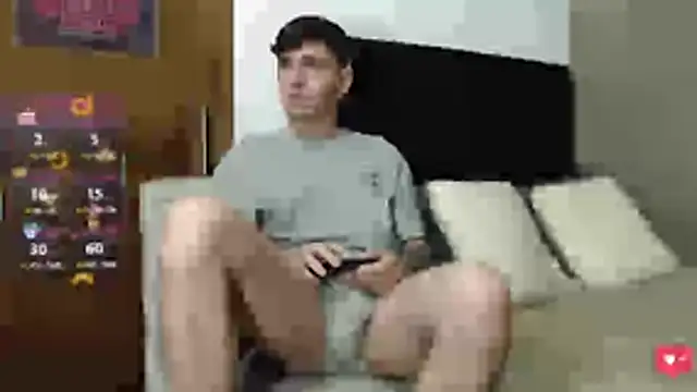 Snapshot of Matteo12_ chatting on June 17, 2026, 4:12 am Matteo12 online show from June 17, 2026, 4:12 am