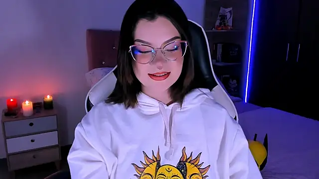 OphelianaRose33 online show from October 19, 2025, 7:27 pm