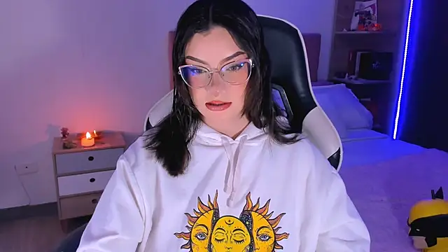Snapshot of OphelianaRose33 chatting on October 13, 2025, 8:21 pm OphelianaRose33 online show from October 13, 2025, 8:21 pm