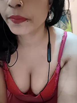 Snapshot of Divya_Bharti chatting on November 3, 2025, 5:16 pm Divya Bharti online show from November 3, 2025, 5:16 pm