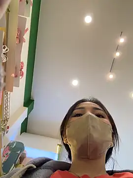 Snapshot of Linh_2004 chatting on February 24, 2026, 5:19 am Linh 2004 online show from February 24, 2026, 5:19 am