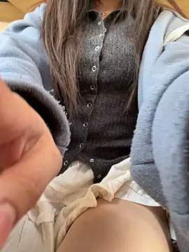 Snapshot of Linh_2004 chatting on February 7, 2026, 4:42 am Linh 2004 online show from February 7, 2026, 4:42 am