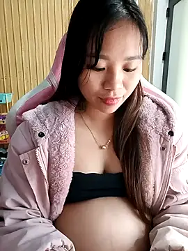 Snapshot of Na_na90 chatting on December 15, 2025, 1:11 am Na na90 online show from December 15, 2025, 1:11 am