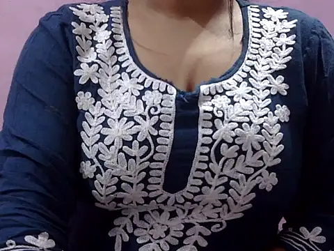 Snapshot of LIYO_ chatting on November 13, 2025, 10:30 am LIYO online show from November 13, 2025, 10:30 am