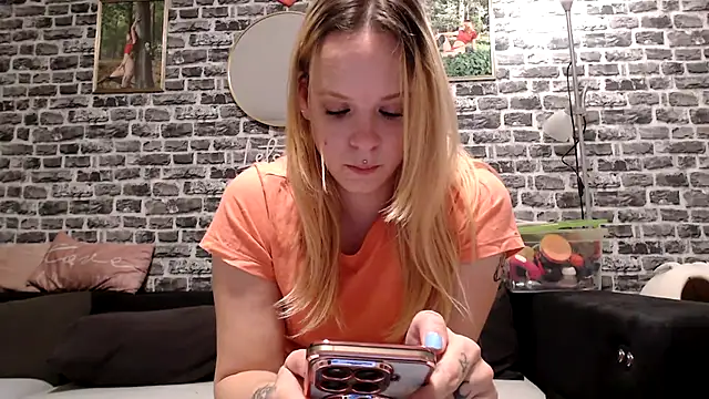 Snapshot of SexyMilf_37 chatting on April 17, 2026, 8:55 pm SexyMilf 37 online show from April 17, 2026, 8:55 pm