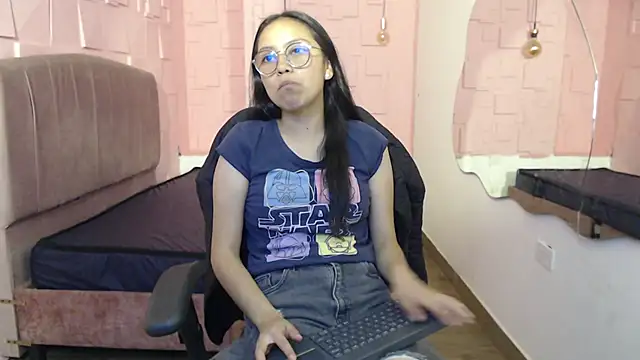 Snapshot of katalina07_1 chatting on September 30, 2025, 4:02 pm katalina07 1 online show from September 30, 2025, 4:02 pm