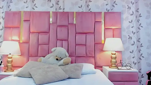 GabyMoreau online show from March 6, 2026, 8:37 pm