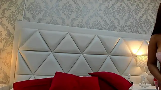 Snapshot of GabyMoreau chatting on November 18, 2025, 12:41 pm GabyMoreau online show from November 18, 2025, 12:41 pm