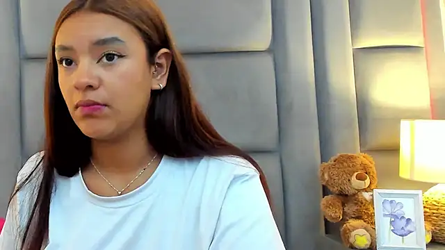 Snapshot of GabyMoreau chatting on October 27, 2025, 7:59 pm GabyMoreau online show from October 27, 2025, 7:59 pm