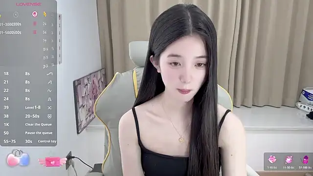 Snapshot of OiOi-666 chatting on May 17, 2026, 12:05 pm OiOi-666 online show from May 17, 2026, 12:05 pm