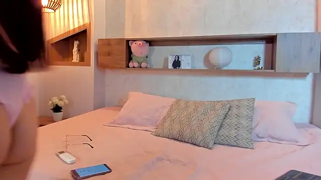 Emilly Beaumont online show from February 28, 2026, 2:17 pm