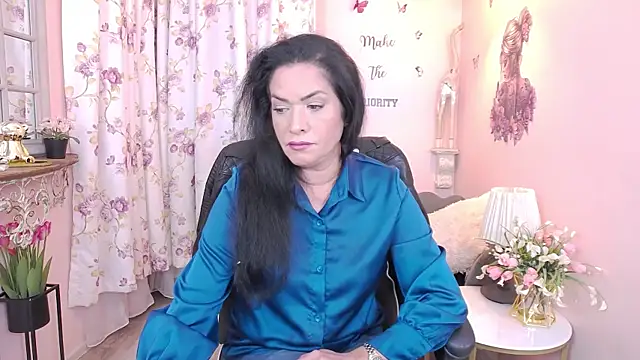 Snapshot of MyLovOne chatting on November 19, 2025, 1:33 pm MyLovOne online show from November 19, 2025, 1:33 pm