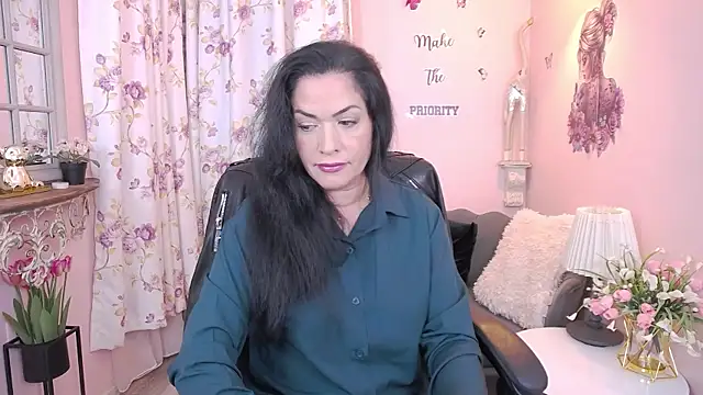 Snapshot of MyLovOne chatting on November 30, 2025, 1:01 pm MyLovOne online show from November 30, 2025, 1:01 pm